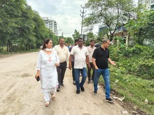 अपर आयुक्त ने जोन 8 जोन कमिश्नर सहित वार्ड 69,70 के क्षेत्र में उद्यान, तालाब, सफाई का निरीक्षण कर कार्य में लापरवाही होने पर नोटिस देकर कार्यवाही करने के दिए निर्देश अपर आयुक्त ने जोन 8 जोन कमिश्नर सहित वार्ड 69,70 के क्षेत्र में उद्यान, तालाब, सफाई का निरीक्षण कर कार्य में लापरवाही होने पर नोटिस देकर कार्यवाही करने के दिए निर्देश