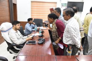 भानपुरी ग्रामवासियों ने आवासीय पट्टा प्रदान करने जनदर्शन में लगाई गुहार भानपुरी ग्रामवासियों ने आवासीय पट्टा प्रदान करने जनदर्शन में लगाई गुहार