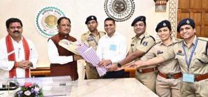   मुख्यमंत्री से राज्य पुलिस सेवा अधिकारियों ने की सौजन्य भेंट