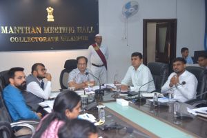 कलेक्टर ने टीएल बैठक में की फ्लैगशिप योजनाओं की समीक्षा कलेक्टर ने टीएल बैठक में की फ्लैगशिप योजनाओं की समीक्षा