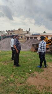 आयुक्त के निर्देश पर नालियों के उपर से अतिक्रमण हटाया गया आयुक्त के निर्देश पर नालियों के उपर से अतिक्रमण हटाया गया