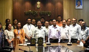 राजस्व विभाग के कर्मचारियों के स्थानांतरण पर दी गई विदाई राजस्व विभाग के कर्मचारियों के स्थानांतरण पर दी गई विदाई