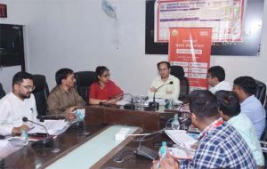  कलेक्टर ने की प्रधानमंत्री फसल बीमा योजना की समीक्षा