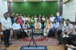  बस्तर के सांसद पहुंचे दंतेवाड़ा रेडियो स्टेशन, आरजे प्रशिक्षण ले रहे युवाओं से की मुलाकात