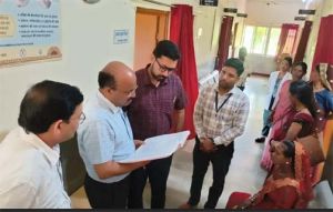  कलेक्टर ने पिथौरा विकासखण्ड के ग्रामों का किया निरीक्षण स्वास्थ्य, शिक्षा, सड़क, योजनाओं की समीक्षा