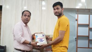 स्मृति पुस्तकालय योजना के तहत आज 8 दानदाताओं ने 42 पुस्तकें की दान