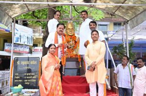 डॉ. खूबचंद बघेल की जयंती पर निगम के संस्कृति विभाग द्वारा पुष्पांजलि कार्यक्रम का आयोजन