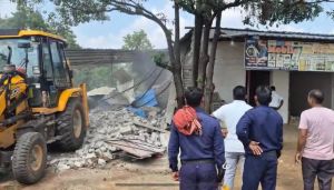  घोरामार में शासकीय भूमि से 10 लोगों का बेजा कब्जा हटाया गया 