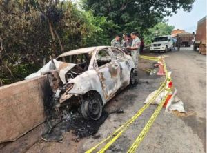 कांकेर जिले में टक्कर के बाद कार में आग लगने से चार लोगों की मौत, दो घायल कांकेर जिले में टक्कर के बाद कार में आग लगने से चार लोगों की मौत, दो घायल