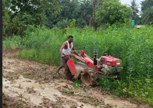 खेती का आधुनिक युगः ‘‘पावर टिलर बना बदलाव का आधार‘‘ खेती का आधुनिक युगः ‘‘पावर टिलर बना बदलाव का आधार‘‘