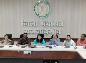 जिला पंचायत सीईओ ने शासन की विभिन्न योजनाओं एवं कार्यकमों की विस्तृत समीक्षा की जिला पंचायत सीईओ ने शासन की विभिन्न योजनाओं एवं कार्यकमों की विस्तृत समीक्षा की