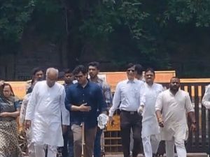 बेटे चैतन्य से मिलने पहुंचे पूर्व मुख्यमंत्री भूपेश बघेल