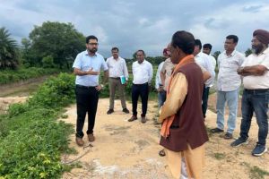  कलेक्टर ने किया गढ़फूलझर का औचक निरीक्षण