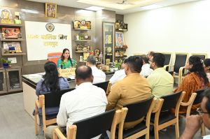 स्वच्छ सर्वेक्षण रैंकिंग में रायपुर का देश में चौथा स्थान आने का पहला श्रेय स्वच्छता दीदियों, सफाई मित्रों को --मीनल चौबे स्वच्छ सर्वेक्षण रैंकिंग में रायपुर का देश में चौथा स्थान आने का पहला श्रेय स्वच्छता दीदियों, सफाई मित्रों को --मीनल चौबे