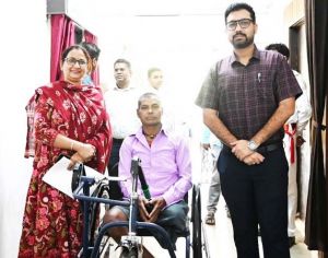 जन चौपाल में कलेक्टर श्री लंगेह ने सुनी जन समस्याएं जन चौपाल में कलेक्टर श्री लंगेह ने सुनी जन समस्याएं