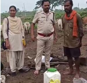 24 बल्क लीटर अवैध महुआ शराब एवं 400 किलोग्राम महुआ लाहन जब्त 24 बल्क लीटर अवैध महुआ शराब एवं 400 किलोग्राम महुआ लाहन जब्त