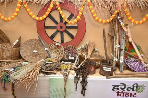 मुख्यमंत्री निवास में हरेली उत्सव: छत्तीसगढ़ी परंपराओं की झलक, पारंपरिक कृषि यंत्रों के साथ बिखरी सांस्कृतिक छटा मुख्यमंत्री निवास में हरेली उत्सव: छत्तीसगढ़ी परंपराओं की झलक, पारंपरिक कृषि यंत्रों के साथ बिखरी सांस्कृतिक छटा