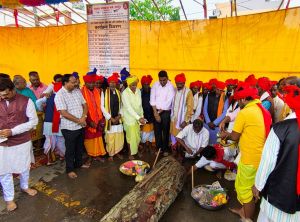 पाट जात्रा के साथ शुरू हुआ विश्व प्रसिद्ध ऐतिहासिक बस्तर दशहरा पाट जात्रा के साथ शुरू हुआ विश्व प्रसिद्ध ऐतिहासिक बस्तर दशहरा