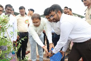 सक्ती जिले में सामूहिक पौधरोपण महाअभियान का हुआ आयोजन सक्ती जिले में सामूहिक पौधरोपण महाअभियान का हुआ आयोजन