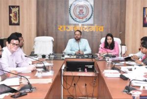 शासन की योजनाओं के प्रभावी क्रियान्वयन के लिए बेहतरीन कार्य करें सभी अधिकारी : कलेक्टर