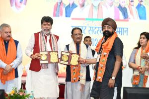 मुख्यमंत्री निवास में उत्कृष्ट सदस्यता सम्मान समारोह सम्पन्न मुख्यमंत्री निवास में उत्कृष्ट सदस्यता सम्मान समारोह सम्पन्न