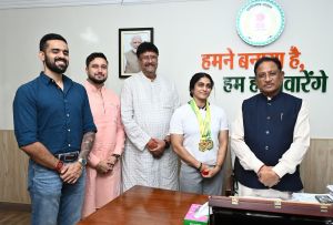 मुख्यमंत्री से एशियन अफ्रीकन पैसिफिक पावरलिफ्टिंग चैंपियनशिप की स्वर्ण पदक विजेता नमी राय पारेख ने की मुलाकात मुख्यमंत्री से एशियन अफ्रीकन पैसिफिक पावरलिफ्टिंग चैंपियनशिप की स्वर्ण पदक विजेता नमी राय पारेख ने की मुलाकात