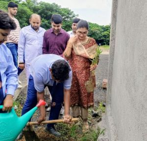 हरियर पाठशाला: पर्यावरण संरक्षण की ओर स्कूली कदम हरियर पाठशाला: पर्यावरण संरक्षण की ओर स्कूली कदम