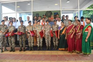 उप मुख्यमंत्री और वन मंत्री को ‘दंतेश्वरी फाइटर्स’ आत्मसमर्पित माओवादी बहनों ने बांधा रक्षा सूत्र उप मुख्यमंत्री और वन मंत्री को ‘दंतेश्वरी फाइटर्स’ आत्मसमर्पित माओवादी बहनों ने बांधा रक्षा सूत्र