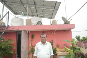 छत पर सजे सूरज के घर से चमका जीवन: बचत की खुशी, पर्यावरण की रोशनी’ छत पर सजे सूरज के घर से चमका जीवन: बचत की खुशी, पर्यावरण की रोशनी’