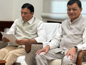 श्रम मंत्री लखन लाल देवांगन ने की केंद्रीय श्रम मंत्री मनसुख एल मंडाविया से मुलाक़ात श्रम मंत्री लखन लाल देवांगन ने की केंद्रीय श्रम मंत्री मनसुख एल मंडाविया से मुलाक़ात