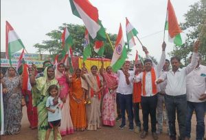 देशभक्ति की भावना को जन-जन तक पहुंचाने निकाली गई भव्य तिरंगा यात्रा देशभक्ति की भावना को जन-जन तक पहुंचाने निकाली गई भव्य तिरंगा यात्रा