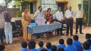 अभनपुर एसडीएम रवि सिंह ने बच्चों संग मनाया जन्मदिन अभनपुर एसडीएम रवि सिंह ने बच्चों संग मनाया जन्मदिन