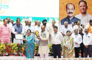 राष्ट्रीय स्तर पर छत्तीसगढ़ को स्वच्छता में गौरव दिलवाने वाले नगरीय निकायों का सम्मान राष्ट्रीय स्तर पर छत्तीसगढ़ को स्वच्छता में गौरव दिलवाने वाले नगरीय निकायों का सम्मान