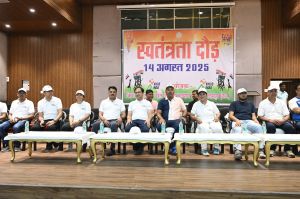 स्वतंत्रता सेनानियों की याद में हजारों लोगों ने उत्साह से लगाई दौड़ स्वतंत्रता सेनानियों की याद में हजारों लोगों ने उत्साह से लगाई दौड़