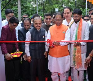  मुख्यमंत्री साय ने स्वतंत्रता दिवस पर टाउन हॉल में छायाचित्र प्रदर्शनी का किया शुभारंभ