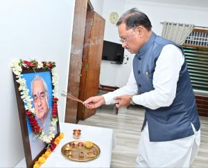 मुख्यमंत्री श्री साय ने अटल बिहारी वाजपेयी की पुण्यतिथि पर उन्हें किया नमन