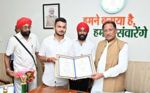  मुख्यमंत्री से राष्ट्रपति सम्मान से सम्मानित देवाशीष और मनतृप्त कौर ने की सौजन्य मुलाकात