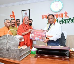  मुख्यमंत्री श्री साय से स्वामी श्री श्री वल्लभाचार्य महाराज ने की सौजन्य भेंट