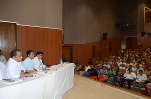 कलेक्टर की अध्यक्षता में हुई स्कूल शिक्षा विभाग की समीक्षा बैठक