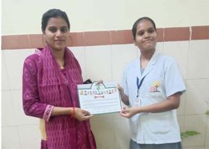 ग्रीन पालना अभियान : प्रसूताओं को मिली फलदार पौधों की भेंट ग्रीन पालना अभियान : प्रसूताओं को मिली फलदार पौधों की भेंट