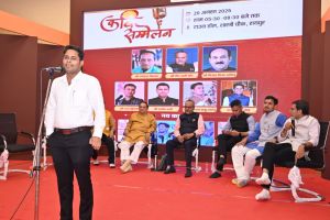 छत्तीसगढ़ रजत महोत्सव में काव्य की गूंज, देशभक्ति और संस्कृति से सराबोर हुआ टाउन हॉल छत्तीसगढ़ रजत महोत्सव में काव्य की गूंज, देशभक्ति और संस्कृति से सराबोर हुआ टाउन हॉल