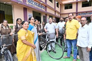 विधायक सुनील सोनी ने खो-खो पारा स्कूल में 33 छात्राओं को सायकल प्रदान की विधायक सुनील सोनी ने खो-खो पारा स्कूल में 33 छात्राओं को सायकल प्रदान की