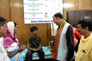 स्वास्थ्य मंत्री ने बालोद जिला चिकित्सालय का निरीक्षण कर व्यवस्थाओं का लिया जायजा स्वास्थ्य मंत्री ने बालोद जिला चिकित्सालय का निरीक्षण कर व्यवस्थाओं का लिया जायजा