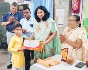  तान्हा पोलाः बच्चों ने पारंपरिक बर्तनों में परोसे व्यंजन