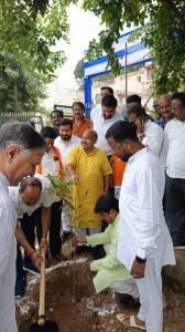 वीमेन फॉर ट्रीज अंतर्गत पौधरोपण अभियान