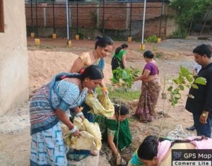 निगम जोन 7 क्षेत्र में स्वच्छता दीदियों ने 300 पौधे किये रोपित निगम जोन 7 क्षेत्र में स्वच्छता दीदियों ने 300 पौधे किये रोपित
