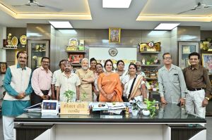 महापौर मीनल चौबे स्वतंत्रता संग्राम सेनानी उत्तराधिकारी संस्था पदाधिकारियों से चर्चा की महापौर मीनल चौबे स्वतंत्रता संग्राम सेनानी उत्तराधिकारी संस्था पदाधिकारियों से चर्चा की