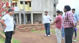 आयुक्त ने गोकुल नगर में निर्मित पीएम आवास एवं वृक्षारोपण का किया निरीक्षण आयुक्त ने गोकुल नगर में निर्मित पीएम आवास एवं वृक्षारोपण का किया निरीक्षण