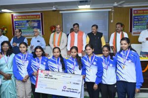 राष्ट्रीय खेल दिवस पर मंत्री गजेन्द्र यादव ने किया खिलाड़ियों का सम्मान राष्ट्रीय खेल दिवस पर मंत्री गजेन्द्र यादव ने किया खिलाड़ियों का सम्मान