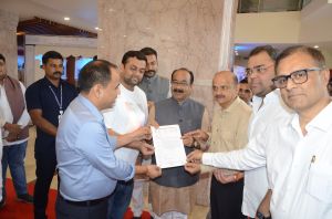 “नो हेलमेट नो पेट्रोल” “नो हेलमेट नो पेट्रोल”